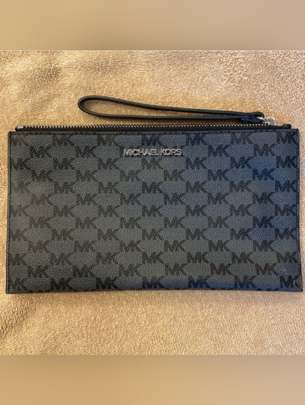 Michael Kors Large Jet Set Wristlet